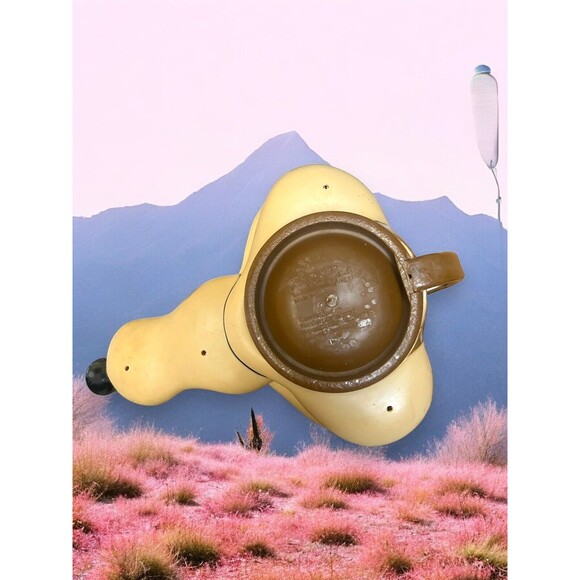 Vintage Looney Tunes Wile E Coyote 3D Plastic Coffee Cup Mug 1992 Road Runner - Picture 8 of 9